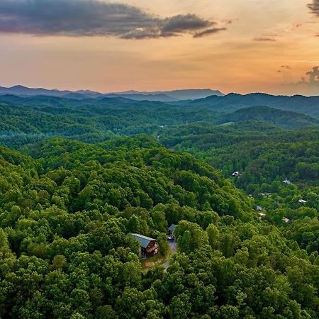 Panorama Mountain View Cabin, Less Than 10 Miles From Gatlinburg And Dollywood, Dog Friendly, 6 Bedrooms Sleeps 17, Fire Pit, Hottub, Washer Dryer, Fully Loaded Kitchen, Gameroom With A Tv, Pool Table, Arcade, Air Hockey, And Foosball セバービル エクステリア 写真