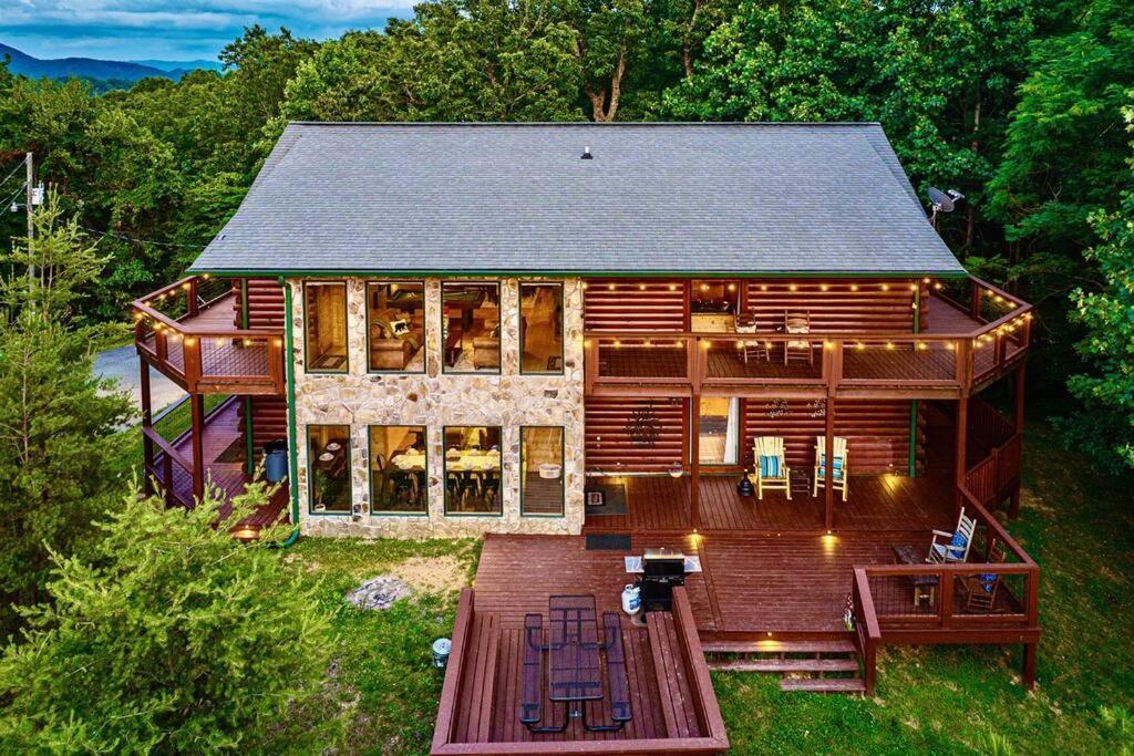 Panorama Mountain View Cabin, Less Than 10 Miles From Gatlinburg And Dollywood, Dog Friendly, 6 Bedrooms Sleeps 17, Fire Pit, Hottub, Washer Dryer, Fully Loaded Kitchen, Gameroom With A Tv, Pool Table, Arcade, Air Hockey, And Foosball セバービル エクステリア 写真
