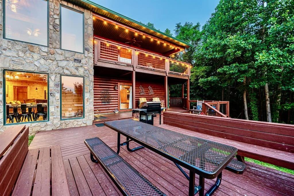 Panorama Mountain View Cabin, Less Than 10 Miles From Gatlinburg And Dollywood, Dog Friendly, 6 Bedrooms Sleeps 17, Fire Pit, Hottub, Washer Dryer, Fully Loaded Kitchen, Gameroom With A Tv, Pool Table, Arcade, Air Hockey, And Foosball セバービル エクステリア 写真