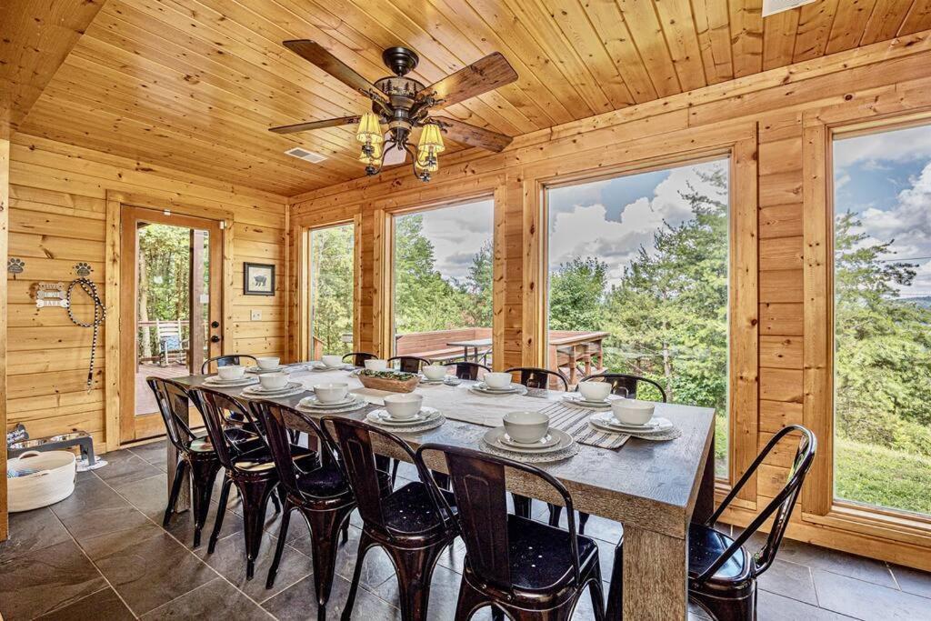Panorama Mountain View Cabin, Less Than 10 Miles From Gatlinburg And Dollywood, Dog Friendly, 6 Bedrooms Sleeps 17, Fire Pit, Hottub, Washer Dryer, Fully Loaded Kitchen, Gameroom With A Tv, Pool Table, Arcade, Air Hockey, And Foosball セバービル エクステリア 写真