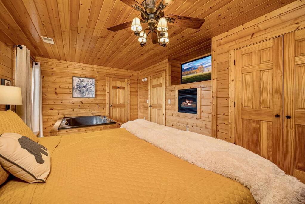 Panorama Mountain View Cabin, Less Than 10 Miles From Gatlinburg And Dollywood, Dog Friendly, 6 Bedrooms Sleeps 17, Fire Pit, Hottub, Washer Dryer, Fully Loaded Kitchen, Gameroom With A Tv, Pool Table, Arcade, Air Hockey, And Foosball セバービル エクステリア 写真