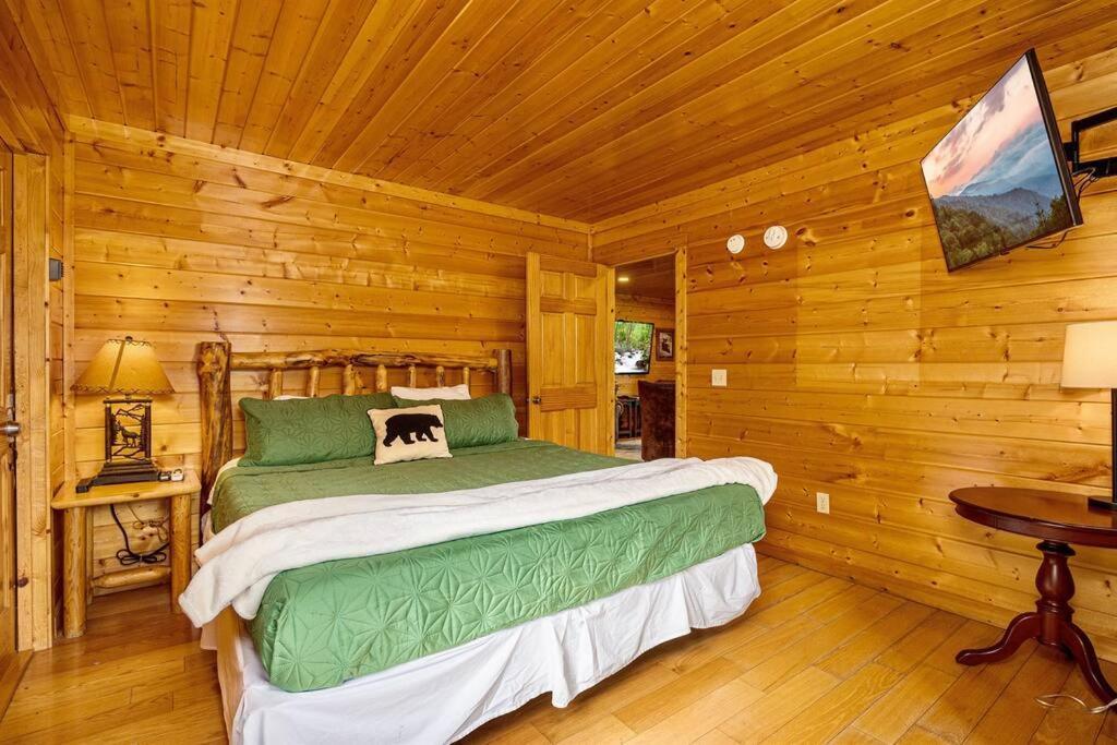 Panorama Mountain View Cabin, Less Than 10 Miles From Gatlinburg And Dollywood, Dog Friendly, 6 Bedrooms Sleeps 17, Fire Pit, Hottub, Washer Dryer, Fully Loaded Kitchen, Gameroom With A Tv, Pool Table, Arcade, Air Hockey, And Foosball セバービル エクステリア 写真