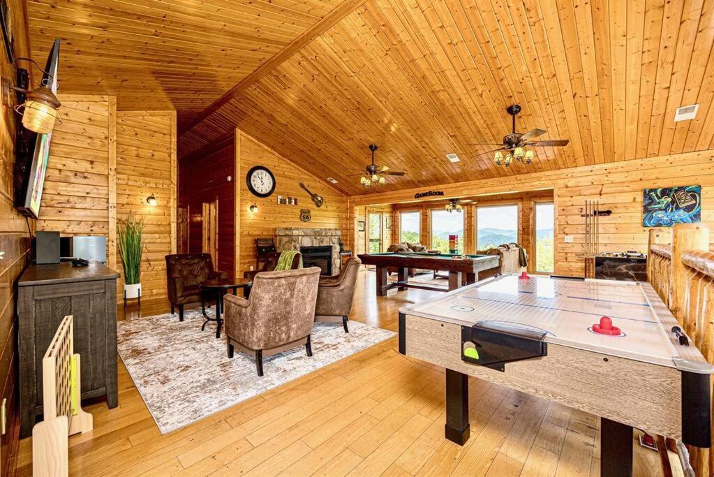 Panorama Mountain View Cabin, Less Than 10 Miles From Gatlinburg And Dollywood, Dog Friendly, 6 Bedrooms Sleeps 17, Fire Pit, Hottub, Washer Dryer, Fully Loaded Kitchen, Gameroom With A Tv, Pool Table, Arcade, Air Hockey, And Foosball セバービル エクステリア 写真