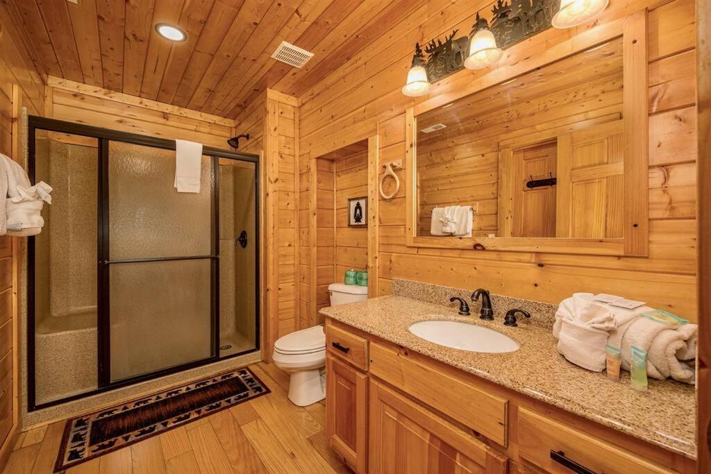 Panorama Mountain View Cabin, Less Than 10 Miles From Gatlinburg And Dollywood, Dog Friendly, 6 Bedrooms Sleeps 17, Fire Pit, Hottub, Washer Dryer, Fully Loaded Kitchen, Gameroom With A Tv, Pool Table, Arcade, Air Hockey, And Foosball セバービル エクステリア 写真
