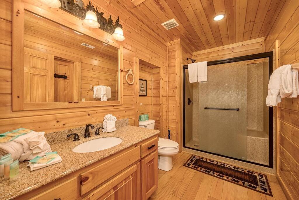 Panorama Mountain View Cabin, Less Than 10 Miles From Gatlinburg And Dollywood, Dog Friendly, 6 Bedrooms Sleeps 17, Fire Pit, Hottub, Washer Dryer, Fully Loaded Kitchen, Gameroom With A Tv, Pool Table, Arcade, Air Hockey, And Foosball セバービル エクステリア 写真
