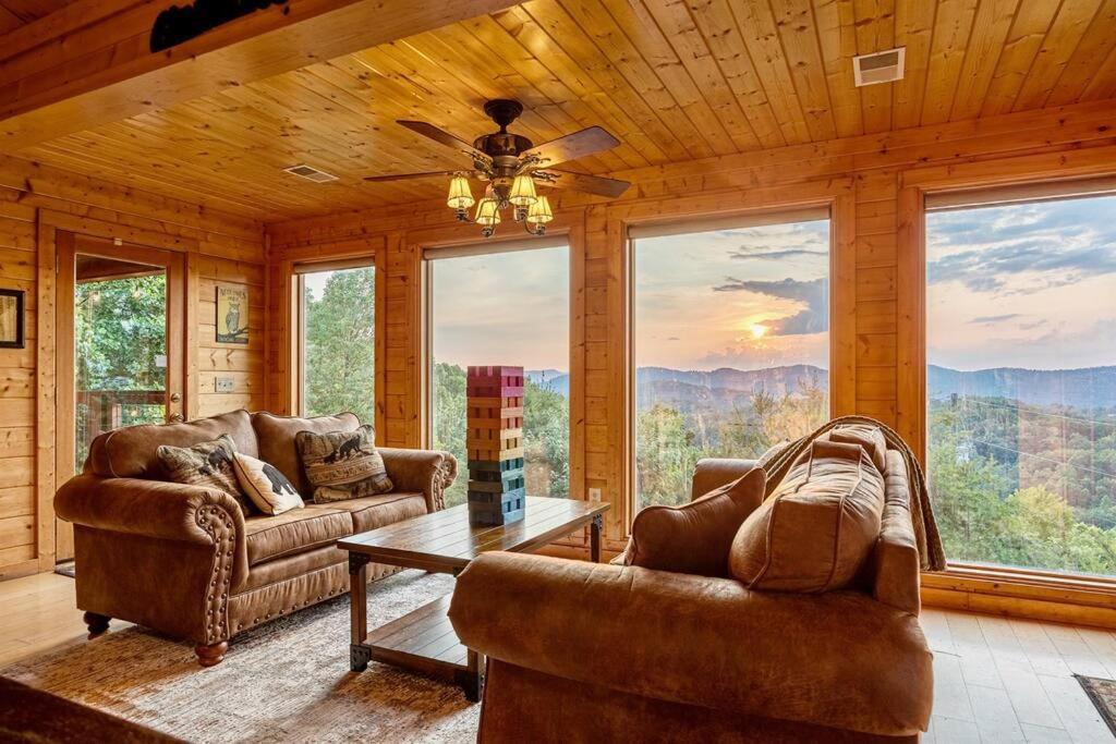Panorama Mountain View Cabin, Less Than 10 Miles From Gatlinburg And Dollywood, Dog Friendly, 6 Bedrooms Sleeps 17, Fire Pit, Hottub, Washer Dryer, Fully Loaded Kitchen, Gameroom With A Tv, Pool Table, Arcade, Air Hockey, And Foosball セバービル エクステリア 写真