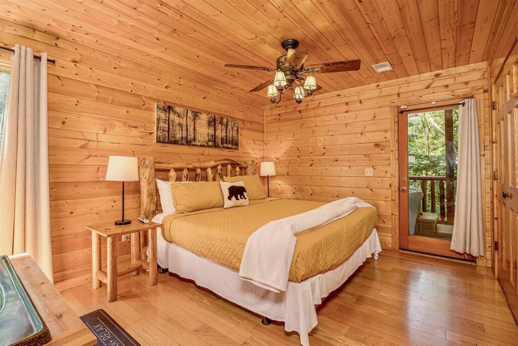 Panorama Mountain View Cabin, Less Than 10 Miles From Gatlinburg And Dollywood, Dog Friendly, 6 Bedrooms Sleeps 17, Fire Pit, Hottub, Washer Dryer, Fully Loaded Kitchen, Gameroom With A Tv, Pool Table, Arcade, Air Hockey, And Foosball セバービル エクステリア 写真