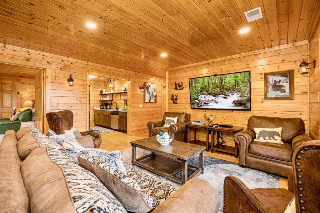 Panorama Mountain View Cabin, Less Than 10 Miles From Gatlinburg And Dollywood, Dog Friendly, 6 Bedrooms Sleeps 17, Fire Pit, Hottub, Washer Dryer, Fully Loaded Kitchen, Gameroom With A Tv, Pool Table, Arcade, Air Hockey, And Foosball セバービル エクステリア 写真