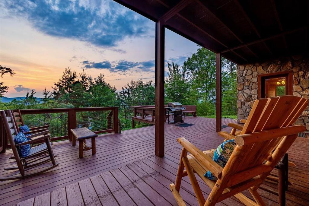 Panorama Mountain View Cabin, Less Than 10 Miles From Gatlinburg And Dollywood, Dog Friendly, 6 Bedrooms Sleeps 17, Fire Pit, Hottub, Washer Dryer, Fully Loaded Kitchen, Gameroom With A Tv, Pool Table, Arcade, Air Hockey, And Foosball セバービル エクステリア 写真