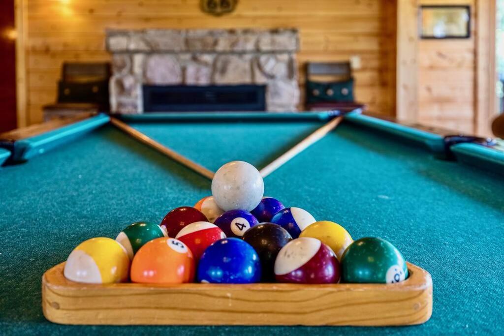 Panorama Mountain View Cabin, Less Than 10 Miles From Gatlinburg And Dollywood, Dog Friendly, 6 Bedrooms Sleeps 17, Fire Pit, Hottub, Washer Dryer, Fully Loaded Kitchen, Gameroom With A Tv, Pool Table, Arcade, Air Hockey, And Foosball セバービル エクステリア 写真