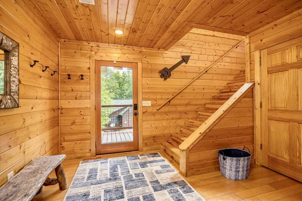 Panorama Mountain View Cabin, Less Than 10 Miles From Gatlinburg And Dollywood, Dog Friendly, 6 Bedrooms Sleeps 17, Fire Pit, Hottub, Washer Dryer, Fully Loaded Kitchen, Gameroom With A Tv, Pool Table, Arcade, Air Hockey, And Foosball セバービル エクステリア 写真