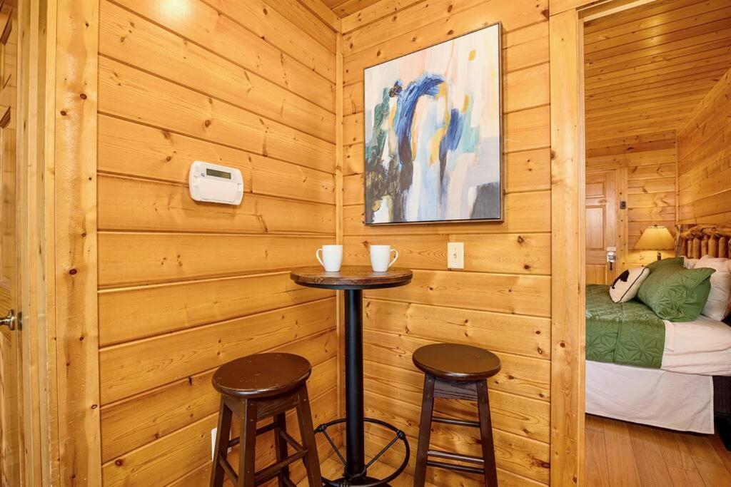 Panorama Mountain View Cabin, Less Than 10 Miles From Gatlinburg And Dollywood, Dog Friendly, 6 Bedrooms Sleeps 17, Fire Pit, Hottub, Washer Dryer, Fully Loaded Kitchen, Gameroom With A Tv, Pool Table, Arcade, Air Hockey, And Foosball セバービル エクステリア 写真