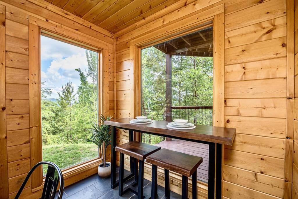 Panorama Mountain View Cabin, Less Than 10 Miles From Gatlinburg And Dollywood, Dog Friendly, 6 Bedrooms Sleeps 17, Fire Pit, Hottub, Washer Dryer, Fully Loaded Kitchen, Gameroom With A Tv, Pool Table, Arcade, Air Hockey, And Foosball セバービル エクステリア 写真