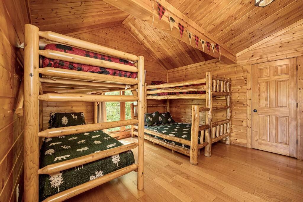Panorama Mountain View Cabin, Less Than 10 Miles From Gatlinburg And Dollywood, Dog Friendly, 6 Bedrooms Sleeps 17, Fire Pit, Hottub, Washer Dryer, Fully Loaded Kitchen, Gameroom With A Tv, Pool Table, Arcade, Air Hockey, And Foosball セバービル エクステリア 写真