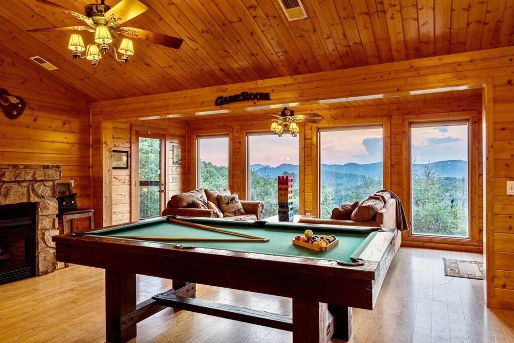 Panorama Mountain View Cabin, Less Than 10 Miles From Gatlinburg And Dollywood, Dog Friendly, 6 Bedrooms Sleeps 17, Fire Pit, Hottub, Washer Dryer, Fully Loaded Kitchen, Gameroom With A Tv, Pool Table, Arcade, Air Hockey, And Foosball セバービル エクステリア 写真