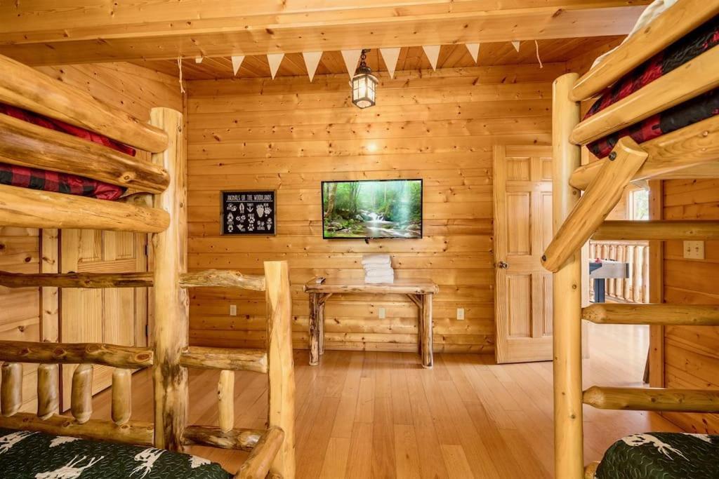 Panorama Mountain View Cabin, Less Than 10 Miles From Gatlinburg And Dollywood, Dog Friendly, 6 Bedrooms Sleeps 17, Fire Pit, Hottub, Washer Dryer, Fully Loaded Kitchen, Gameroom With A Tv, Pool Table, Arcade, Air Hockey, And Foosball セバービル エクステリア 写真