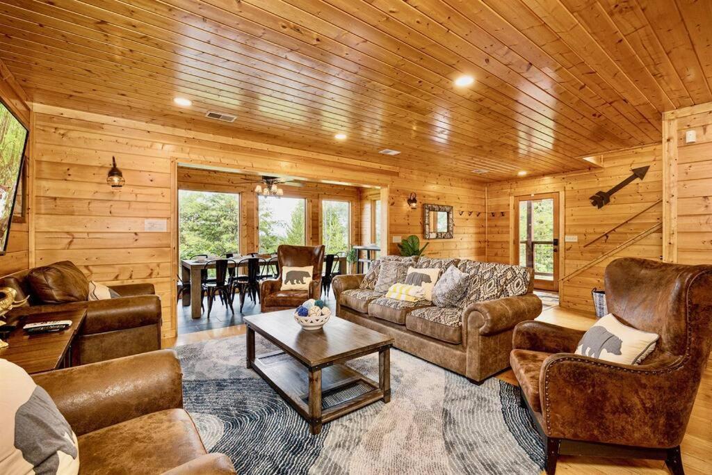 Panorama Mountain View Cabin, Less Than 10 Miles From Gatlinburg And Dollywood, Dog Friendly, 6 Bedrooms Sleeps 17, Fire Pit, Hottub, Washer Dryer, Fully Loaded Kitchen, Gameroom With A Tv, Pool Table, Arcade, Air Hockey, And Foosball セバービル エクステリア 写真