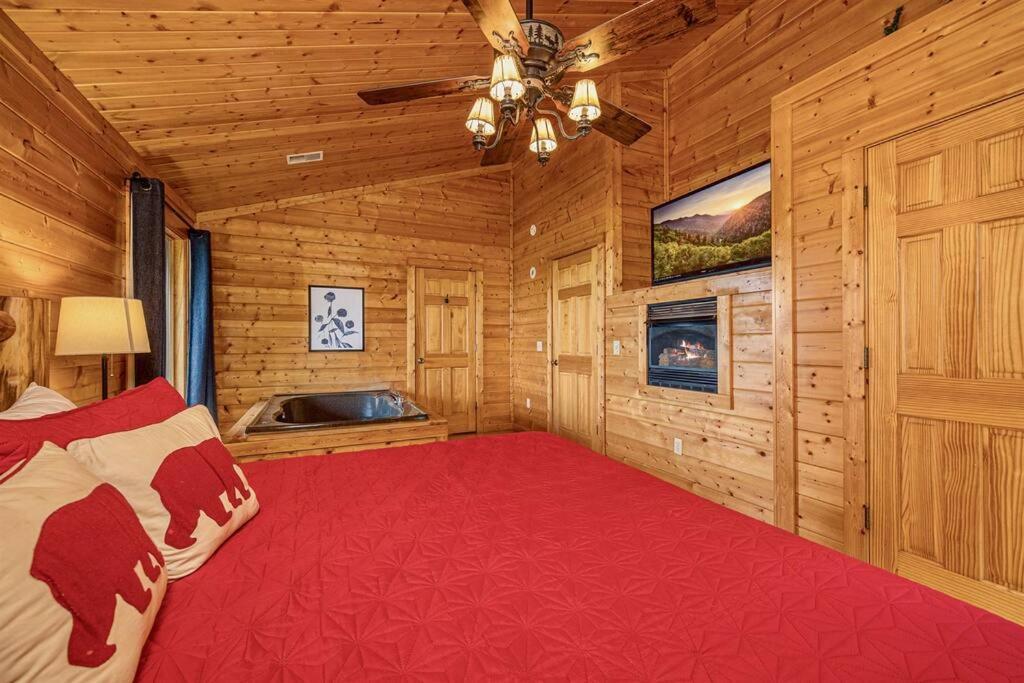 Panorama Mountain View Cabin, Less Than 10 Miles From Gatlinburg And Dollywood, Dog Friendly, 6 Bedrooms Sleeps 17, Fire Pit, Hottub, Washer Dryer, Fully Loaded Kitchen, Gameroom With A Tv, Pool Table, Arcade, Air Hockey, And Foosball セバービル エクステリア 写真