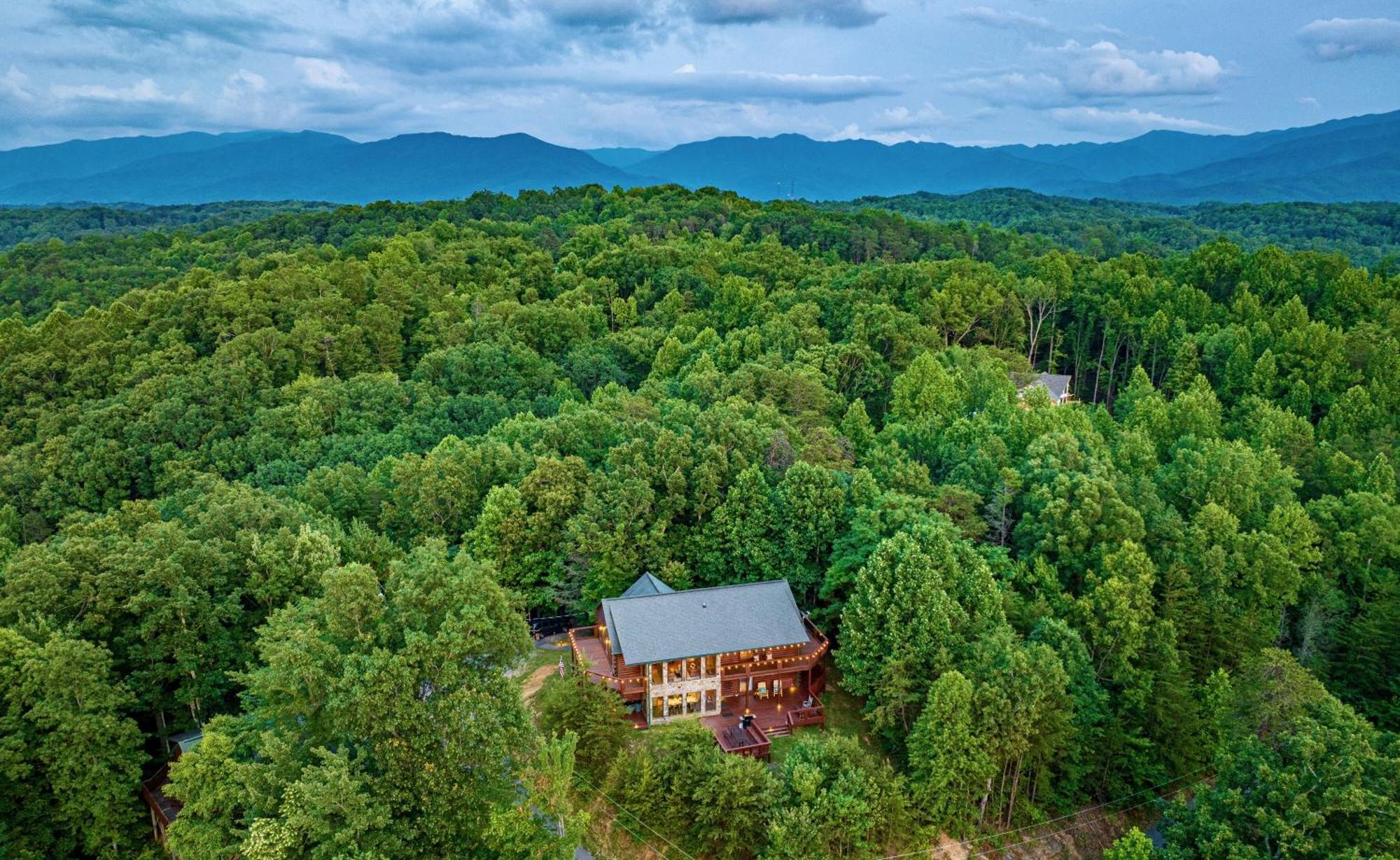 Panorama Mountain View Cabin, Less Than 10 Miles From Gatlinburg And Dollywood, Dog Friendly, 6 Bedrooms Sleeps 17, Fire Pit, Hottub, Washer Dryer, Fully Loaded Kitchen, Gameroom With A Tv, Pool Table, Arcade, Air Hockey, And Foosball セバービル エクステリア 写真